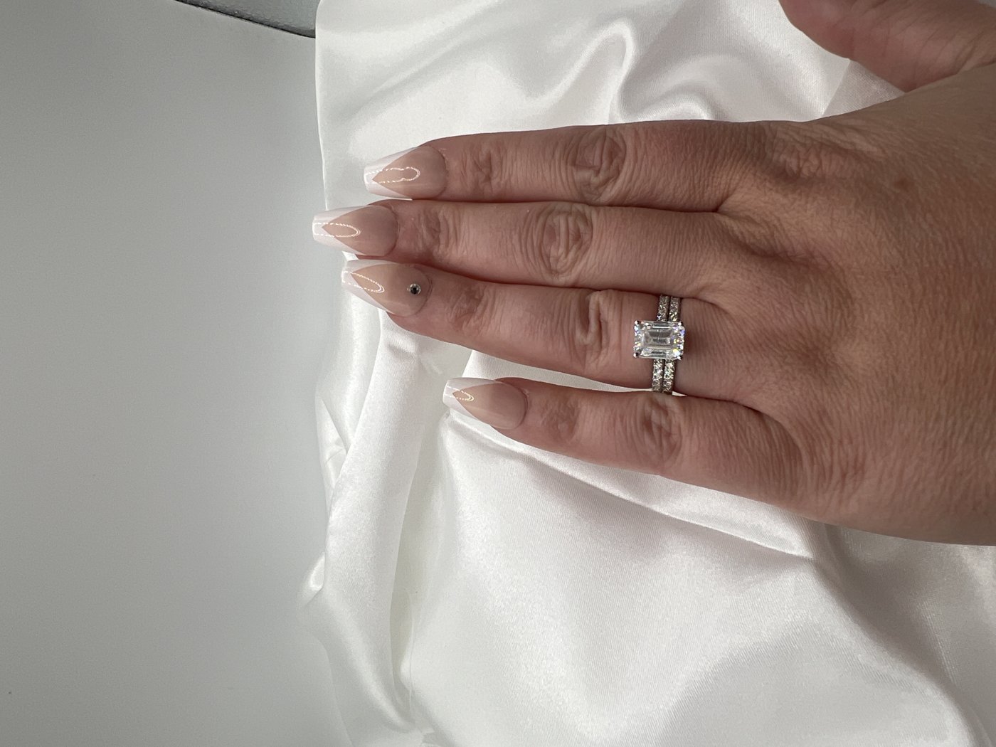 The Esmerelda - 2.5ct Emerald Bridal Set